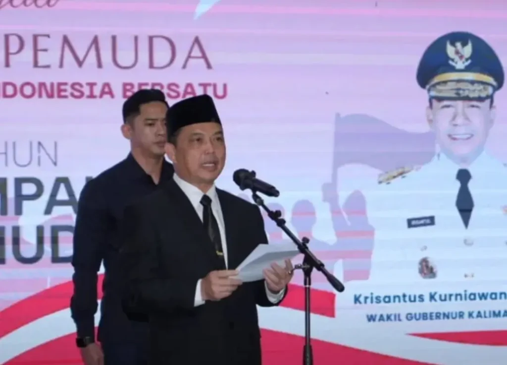 Gubernur Kalbar Ria Norsan memimpin upacara peringatan Hari Sumpah Pemuda ke-97 di Aula Garuda Kantor Gubernur Kalbar, Pontianak. (instagram.com/adpim.provkalbar)