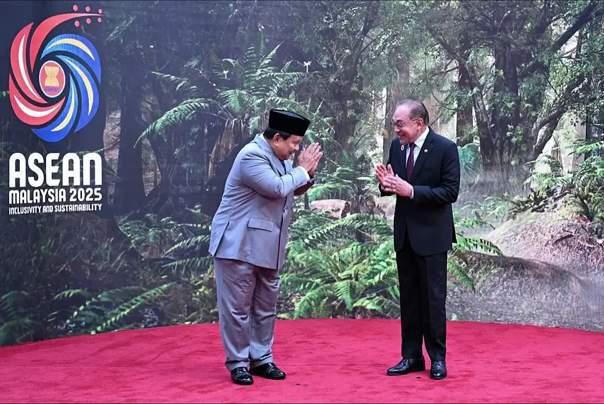 Presiden Prabowo Subianto bersama Perdana Menteri Malaysia Anwar Ibrahim di KTT ASEAN ke-47 Kuala Lumpur. (instagram.com/presidenrepublikindonesia)