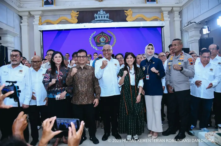 Menteri Komunikasi dan Digital Meutya Hafid saat hadir dalam Pengukuhan Pengurus PWI Pusat di Monumen Pers Nasional, Surakarta. (Komdigi)