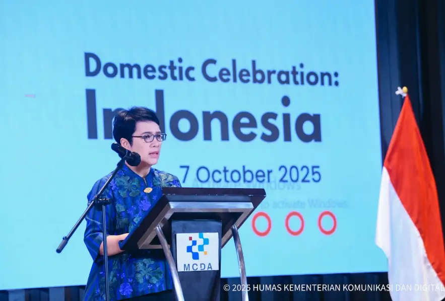 Dirjen Komdigi Mira Tayyiba menyampaikan pentingnya kesetaraan digital bagi perempuan dalam acara ITU Girls in ICT Day 2025 di Jakarta. (komdigi)