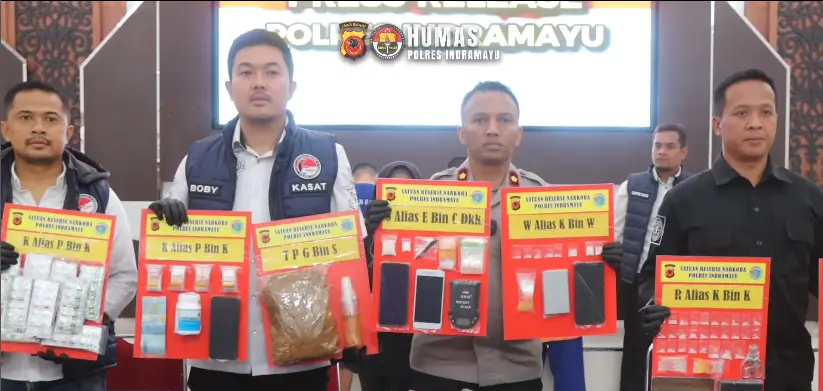 Wakapolres Indramayu Kompol Tahir Muhiddin saat konferensi pers ungkap kasus narkoba. (instagram.com/polres.indramayu)