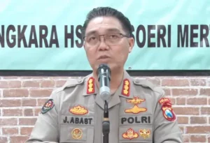 Kabid Humas Polda Jatim Kombes Pol Jules Abast menjelaskan perkembangan penyidikan robohnya Ponpes Al-Khoziny. (instagram.com/humaspoldajatim)
