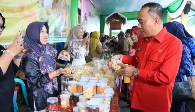 Wakil Gubernur Kalbar Krisantus Kurniawan membuka Gerakan Pangan Murah 2025 di Pontianak. (nstagram.com/adpim.provkalbar)