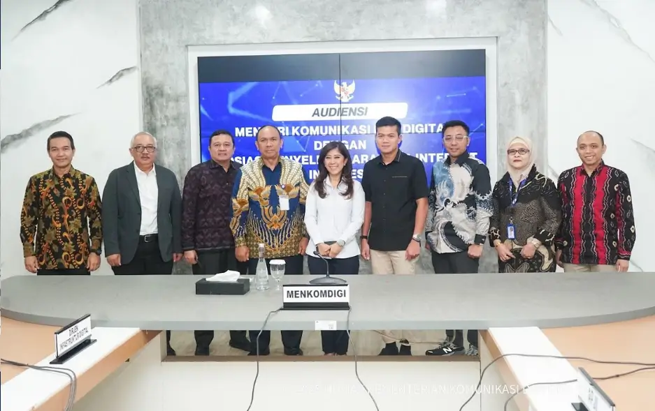Menkomdigi Meutya Hafid menyampaikan arahan soal pemerataan akses digital. (dok. Komdigi)