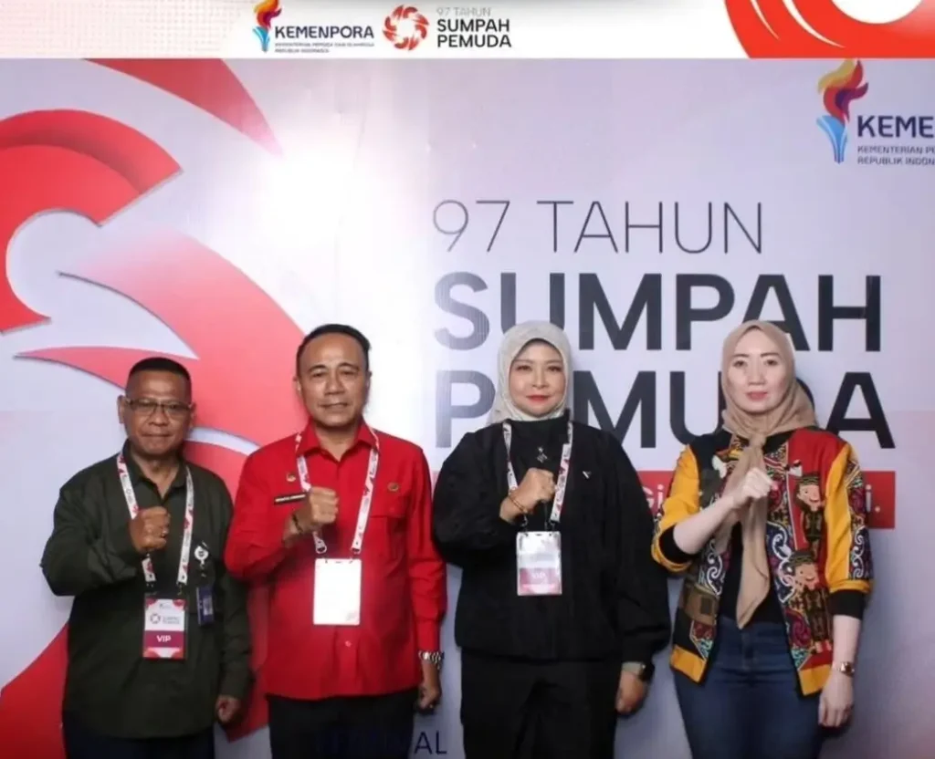 Wagub Kalbar Krisantus Kurniawan bersama jajaran Disporapar menghadiri Upacara Hari Sumpah Pemuda ke-97 di GBK Jakarta. (instagram.com/disporaparkalbar)