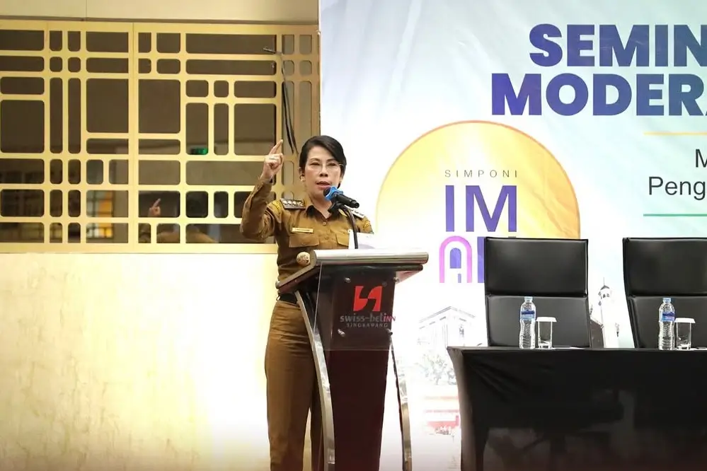 Wali Kota Singkawang Tjhai Chui Mie saat membuka Seminar Nasional Moderasi Beragama di Ballroom Hotel Swiss-Belinn Singkawang. (instagram.com/prokopimsingkawang)