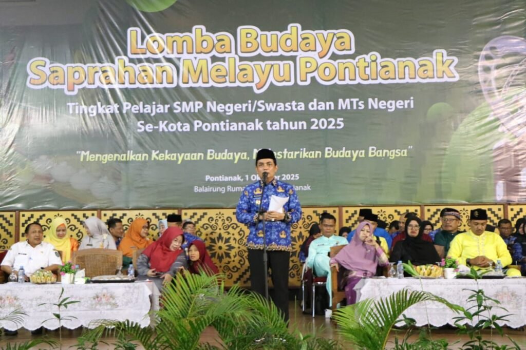 Wakil Wali Kota Pontianak Bahasan membuka Festival Saprahan Pelajar SMP/MTs se-Kota Pontianak.