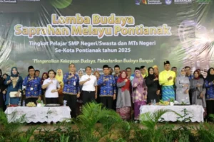 Foto bersama Festival Saprahan Pelajar SMP/MTs se-Kota Pontianak.
