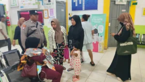 Bayi baru lahir dirujuk ke RSUD Rasau Jaya setelah ditemukan di kebun kelapa