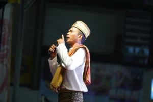 Ustadz Abdul Somad memberikan tausiyah di hadapan puluhan ribu jamaah pada peringatan Maulid Nabi dan Haul Habib Muhammad di Pasar Flamboyan Pontianak.