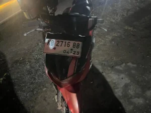 Sepeda motor korban kecelakaan maut di Jalan Raya Transkalimantan, Kubu Raya, setelah tersenggol truk trailer.