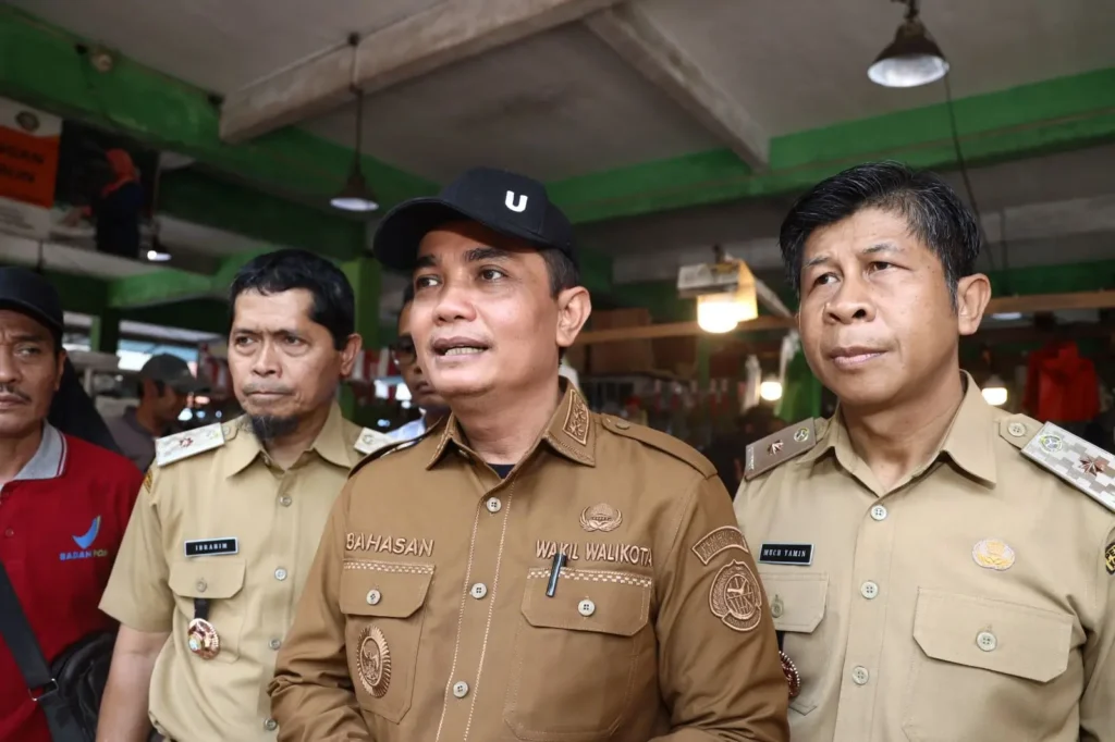 Wawako Bahasan dan Tim Satgas Pangan monitoring stok dan harga bahan pokok di sejumlah pasar tradisional.