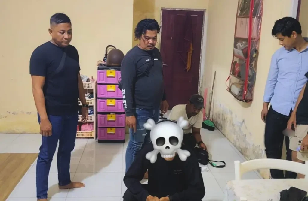 Petugas Polres Kubu Raya saat mengamankan terduga pelaku pembuangan bayi di Kecamatan Batu Ampar