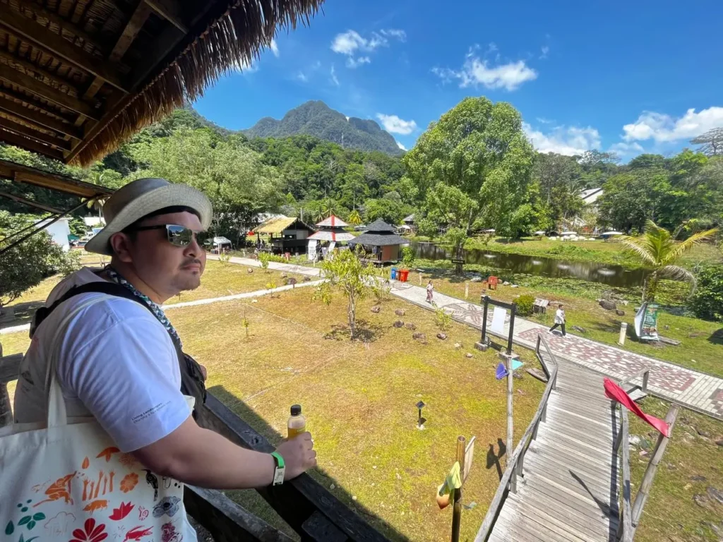 Kampung Budaya Sarawak tetap beroperasi setelah kebakaran