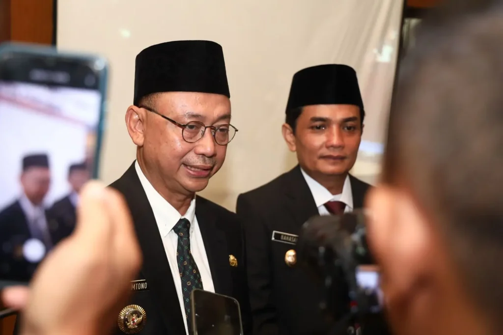 Wali Kota Pontianak Edi Rusdi Kamtono memberikan keterangan terkait mediasi sengketa tanah di Jalan Aloevera antara warga dan Pemkot.