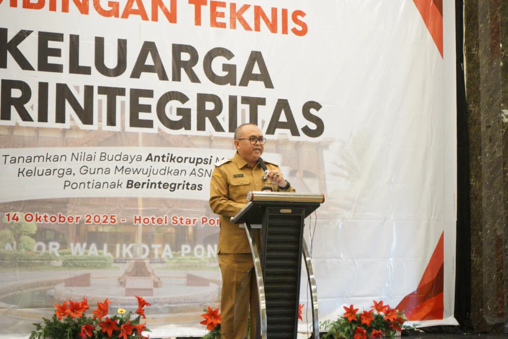 ⁠Staf Ahli Bidang Hukum dan Politik Yusnaldi membuka Bimtek Keluarga Berintegritas