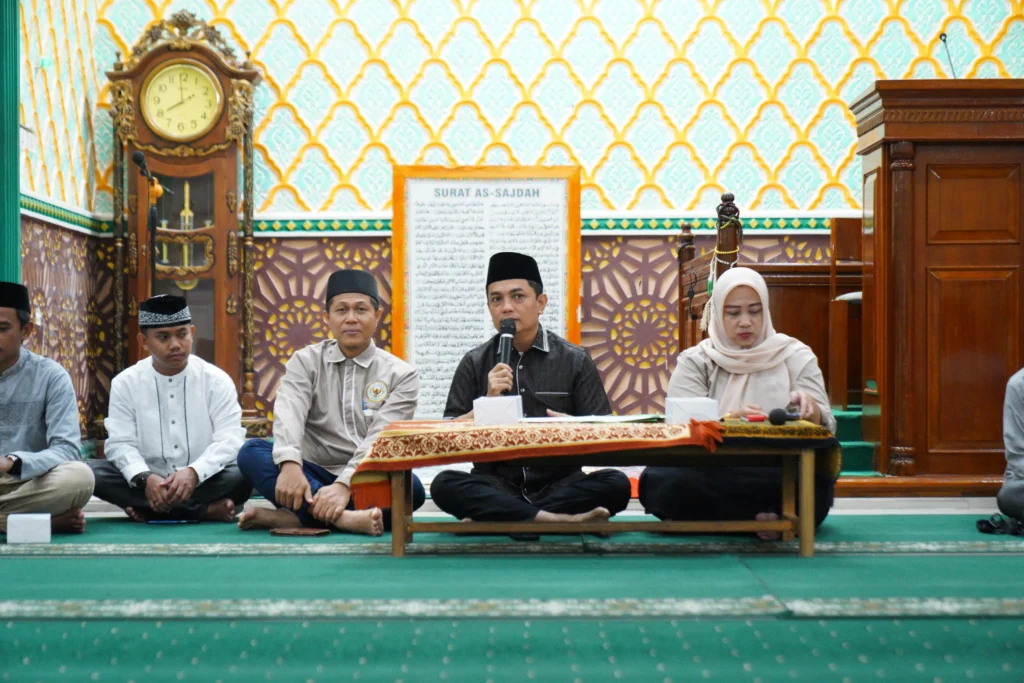 Wakil Wali Kota Pontianak Bahasan saat menyampaikan sosialisasi Sertifikasi Tanah Wakaf Rumah Ibadah dan Literasi Keuangan di Masjid As Salam Kelurahan Kota Baru Kecamatan Pontianak Selatan.