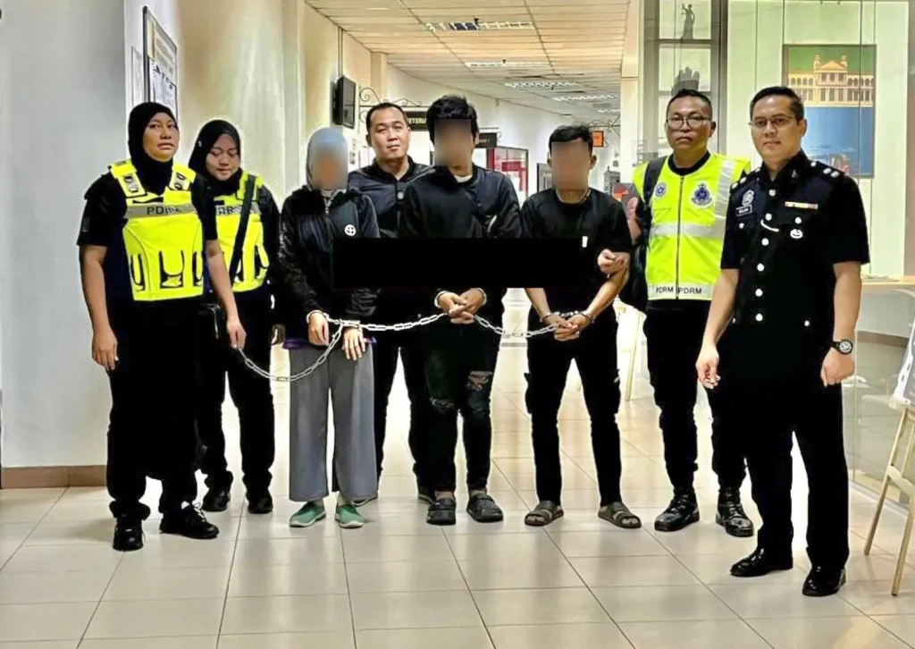 Petugas Malaysia menangkap dua WNI pembawa uang Ringgit palsu di Tebedu