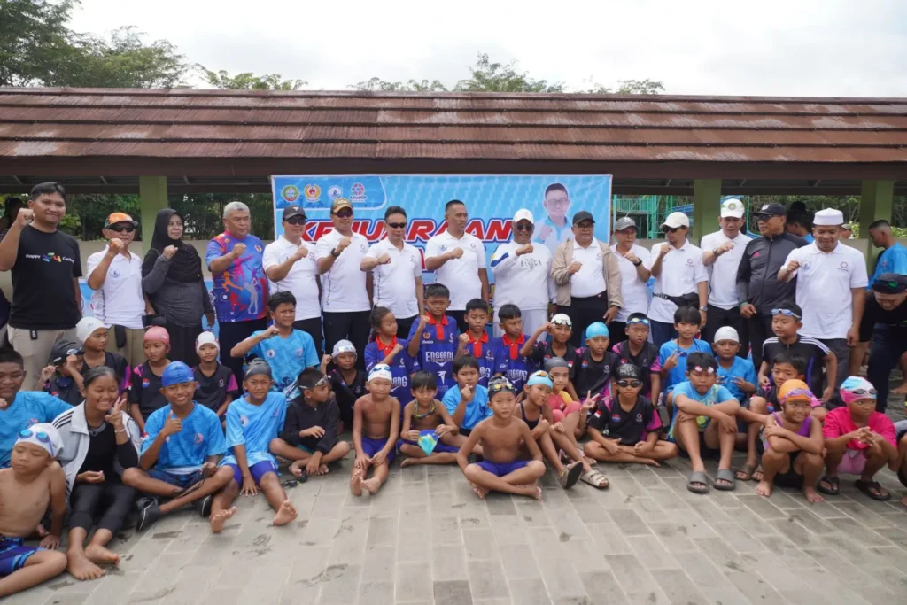 Wali Kota Pontianak Edi Rusdi Kamtono membuka Kejuaraan Renang antar Klub dan Pelajar se-Kota Pontianak.