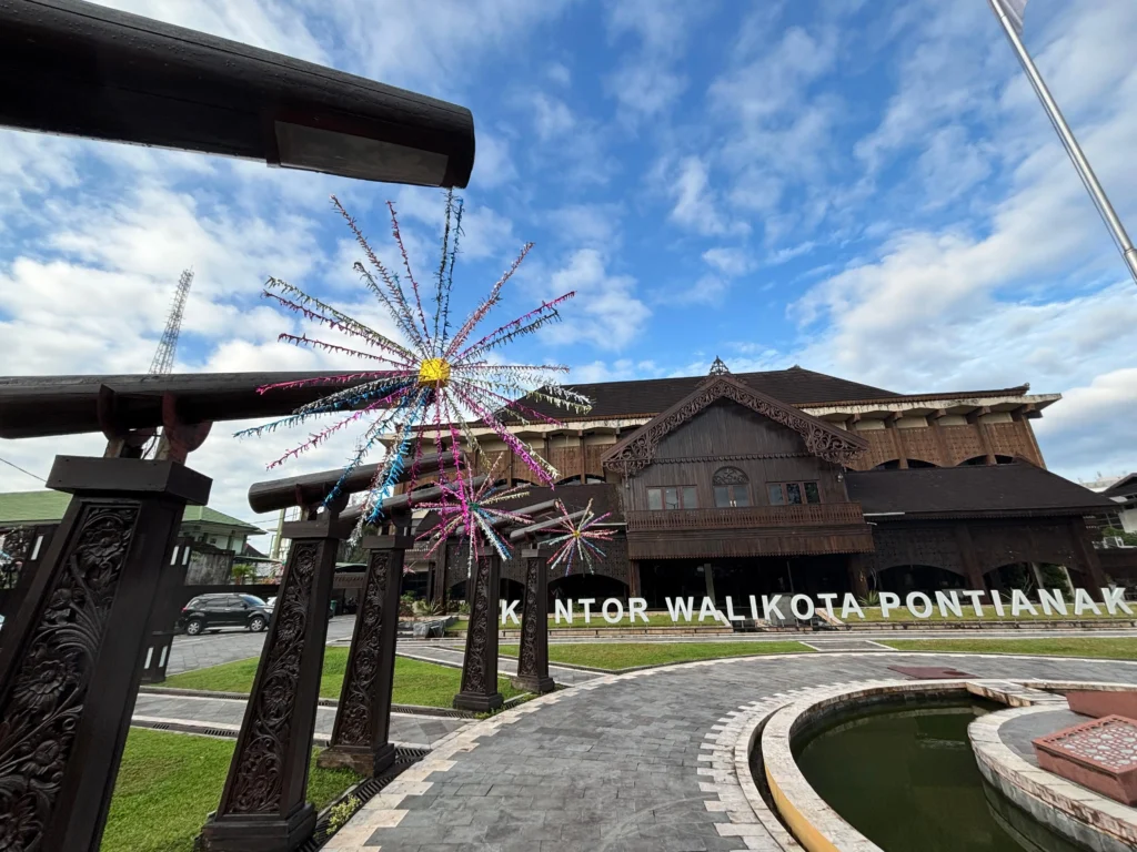 Suasana persiapan Hari Jadi Kota Pontianak ke-254 sebagai momen kolaborasi pemerintah dan masyarakat.