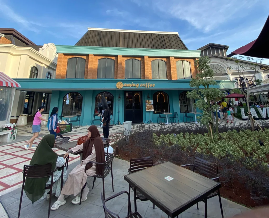 Suasana Gerai Aming Coffee La Vela di Jalan Green Lake City Tangerang.