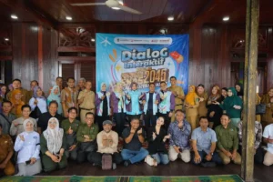 Suasana kegiatan Disporapar Kalbar di Desa Wisata Kampung Caping dalam rangka mendukung Pariwisata Emas 2045.