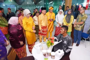 Wali Kota Pontianak Edi Rusdi Kamtono saat meninjau stand-stand Pontianak Expo International Exhibition 2025 di PCC.
