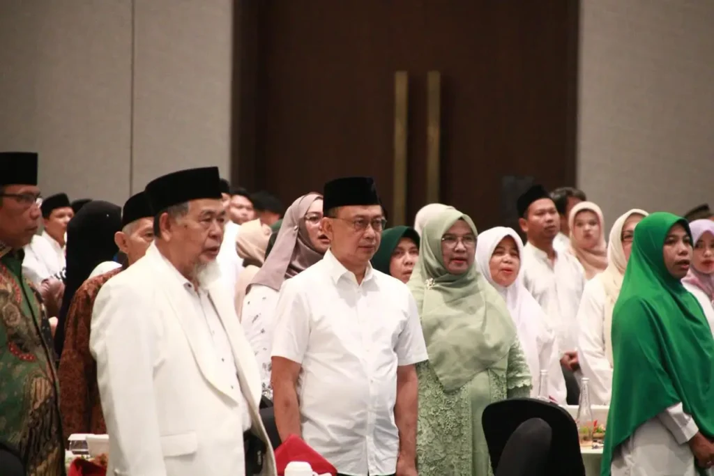 Wali Kota Pontianak Edi Rusdi Kamtono saat menghadiri Maulid Nabi Muhammad SAW yang digelar oleh KAHMI.