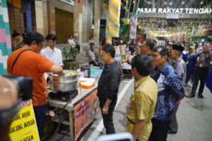 Wali Kota Pontianak Edi Kamtono meresmikan Pusat Kuliner Malam Pasar Tengah dengan suasana tempo dulu dan kuliner Nusantara.
