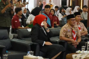 Kepala Disporapar Kalbar Windy Prihastari terharu usai menyaksikan film Andai Ibu Bisa Terbang dalam peringatan Sumpah Pemuda 2025