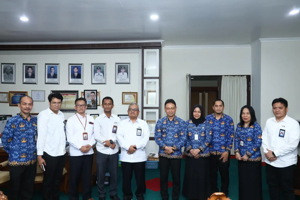 Pertemuan jajaran BPKP Provinsi Kalbar dengan Wali Kota Pontianak Edi Rusdi Kamtono terkait Rencana Aksi Kolaboratif Peningkatan Indeks Efektivitas Pengendalian Korupsi (IEPK) 2025.