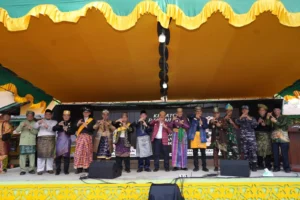 Suasana meriah Festival Budaya Pakunegara Tayan 2025 di halaman Keraton Pakunegara Tayan