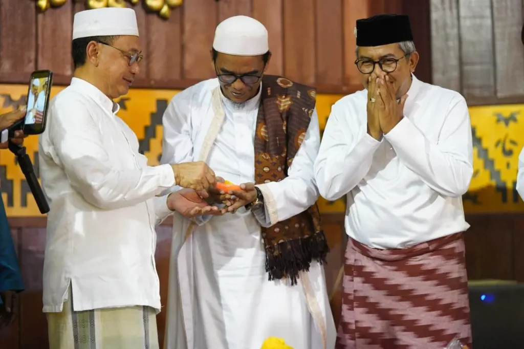 Peringatan Maulid Nabi Muhammad, SAW yang dirangkaikan dengan Milad Majelis Ashabul Maimanah di Rumah Adat Melayu Kalbar.