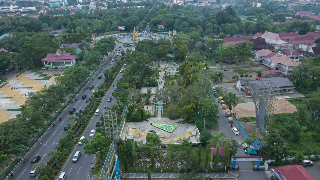 Taman-taman di Kota Pontianak menjadi bagian dari komitmen Pemerintah Kota Pontianak dalam menciptakan Ruang Terbuka Hijau.