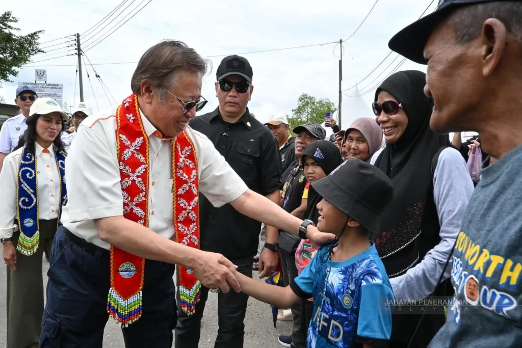 Perdana Menteri Sarawak, Tan Sri Abang Johari Openg, memaparkan potensi besar energi hijau Sarawak yang menarik minat investor Jepang. (x.com/JapenSarawak)