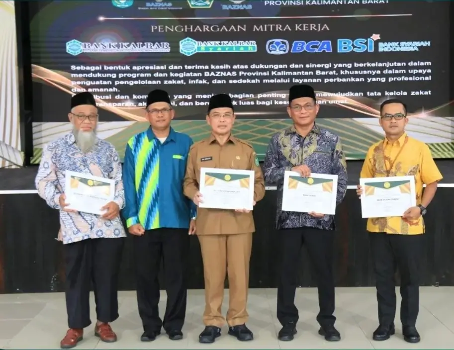 Gubernur Kalimantan Barat, Ria Norsan, membuka Rakorda Baznas Provinsi Kalbar di Pendopo Gubernur sebagai upaya memperkuat sinergi pengelolaan zakat untuk kesejahteraan masyarakat, Selasa (4/11/2025). (instagram.com/adpim.provkalbar)