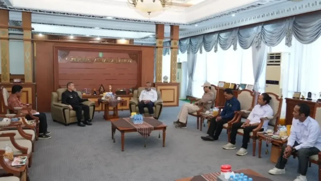 Gubernur Kalimantan Barat Ria Norsan menerima audiensi pengurus SMSI Kalbar membahas penguatan ekosistem media digital. (instagram.com/adpim.provkalbar)