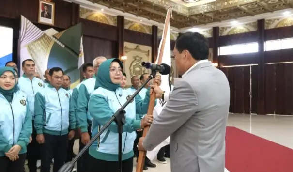 Ketua TP-PKK Kalbar Erlina resmi dilantik sebagai Ketua Umum PELTI Kalbar 2025–2029 oleh Ketua Umum PP PELTI Nurdin Halid di Pendopo Gubernur Kalbar. (instagram.com/adpim.provkalbar)
