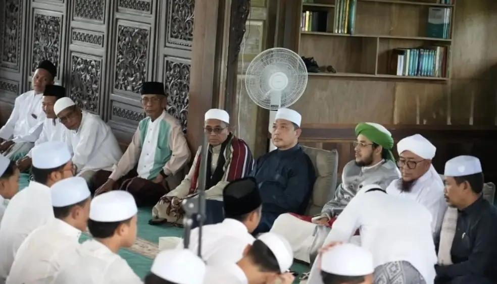Gubernur Kalbar Ria Norsan menghadiri peringatan Maulid Nabi Muhammad SAW di Ponpes Ar-Rahim 2, Sungai Kakap. (instagram.com/adpim.provkalbar)