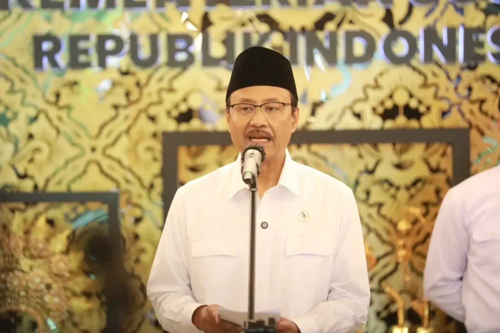 Menteri Sosial Saifullah Yusuf melantik 830 ASN Kemensos yang terdiri dari 820 Guru Sekolah Rakyat dan 10 Pejabat Fungsional, Rabu (26/11/2025). (Dok. Kemensos)