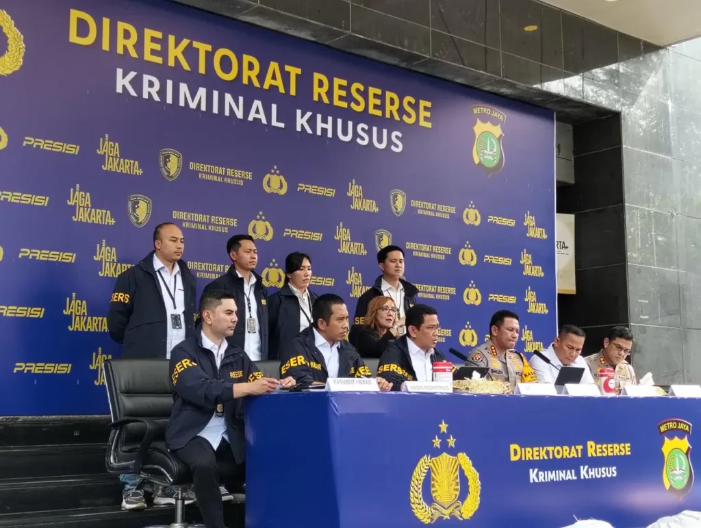 Polda Metro Jaya mengungkap penyelundupan pakaian bekas impor ilegal dan menyita 439 balpres senilai Rp4 miliar. (Dok. TBN )