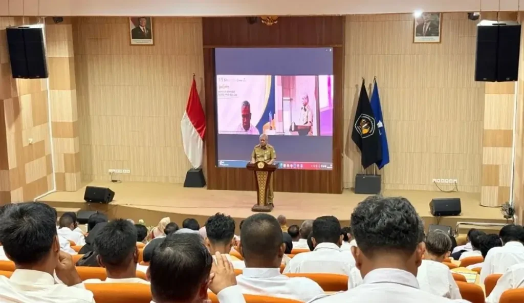 Sekda Kalbar Harisson membuka kegiatan Peningkatan Kompetensi Pendamping Koperasi Merah Putih di Universitas Tanjungpura Pontianak. (instagram.com/adpim.provkalbar)