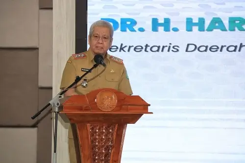 Sekda Kalbar Harisson membuka Forum Smart Province 2025 dan menegaskan percepatan transformasi digital di Kalimantan Barat. (MC Kalbar)