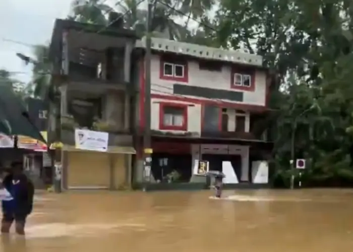 Banjir besar di Sri Lanka setelah Siklon Ditwah, dengan rumah terendam dan warga dievakuasi ke tempat penampungan. (x.com/sathish_sa49891)