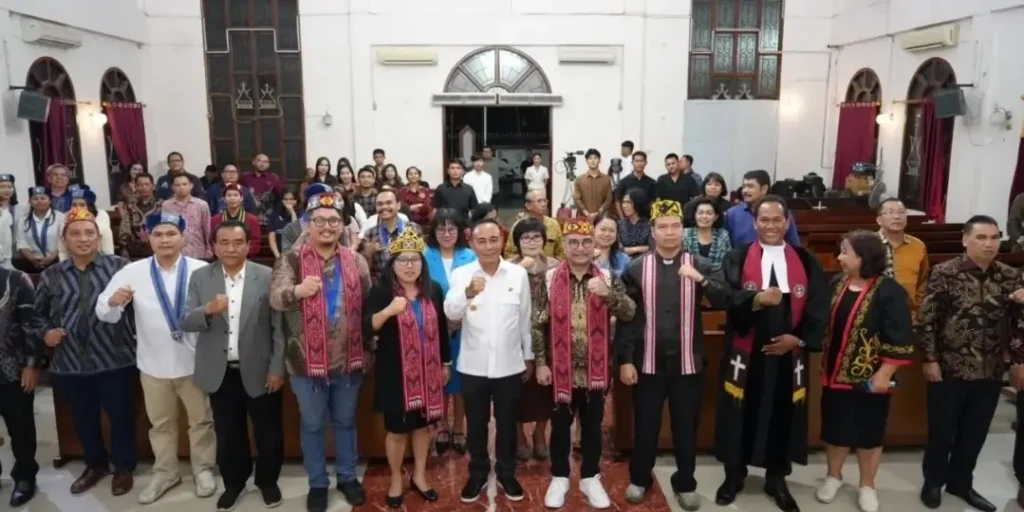 Wakil Gubernur Kalimantan Barat, Krisantus Kurniawan, memberikan pesan penting tentang persatuan dan keteguhan prinsip kepada pengurus baru GMKI serta BKS PGI-GMKI Cabang Pontianak dan Melawi. (instagram.com/adpim.provkalbar)