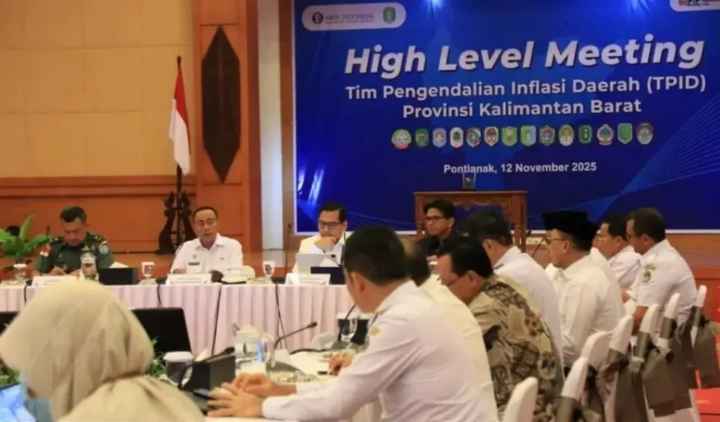 Wakil Gubernur Kalimantan Barat Krisantus Kurniawan saat memimpin High Level Meeting Strategi 4K menjelang Nataru 2025 di Kantor Perwakilan Bank Indonesia Kalbar. (instagram.com/adpim.provkalbar)