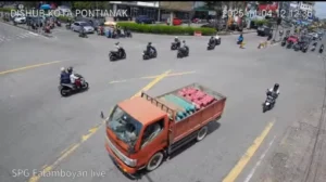 Kondisi lalu lintas yang bisa dipantau melalui CCTV secara realtime di link Youtube Dishub Kota Pontianak.
