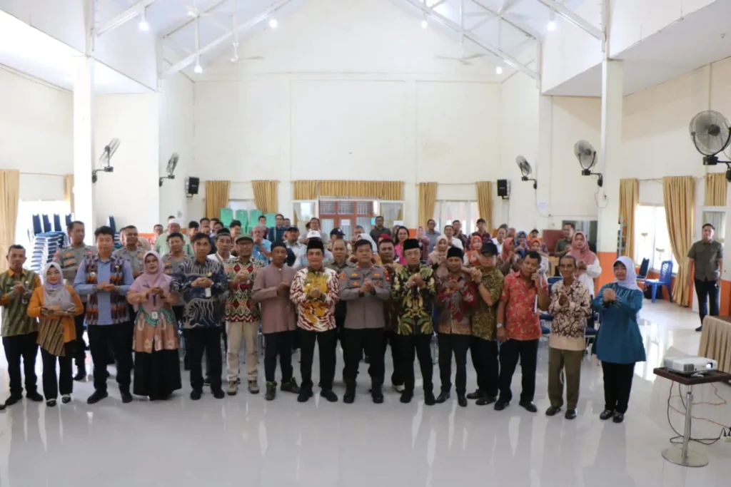 Dialog Interaktif mengangkat tema 'Bersama Mendukung Kota Pontianak yang Toleran, Harmonis dan Bersahabat' di Aula Kantor Camat Pontianak Timur.