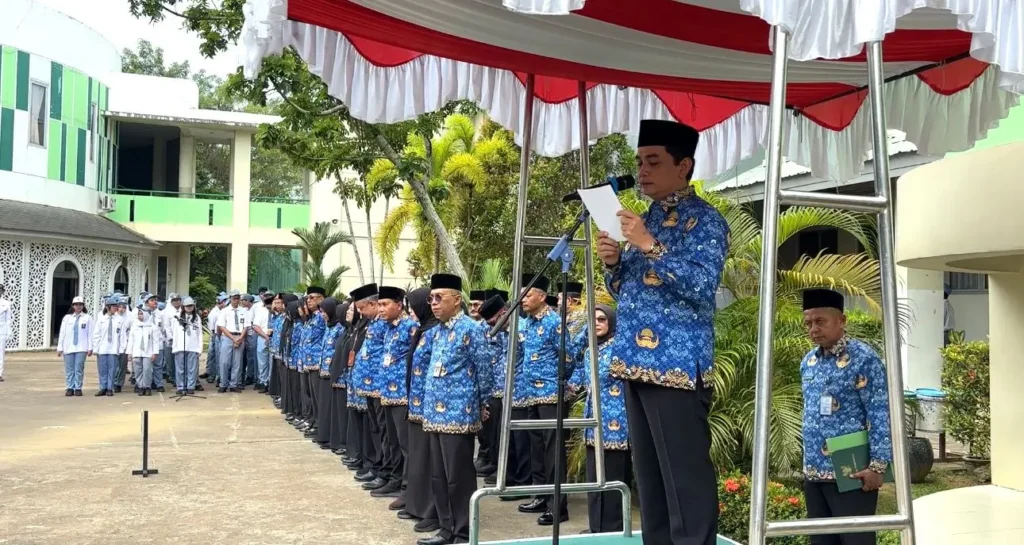 Wakil Wali Kota Pontianak Bahasan mengajak peserta upacara untuk memaknai pesan-pesan para pahlawan.