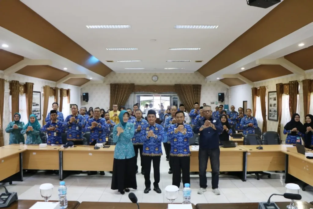 Rapat koordinasi Tim Koordinasi Penanggulangan Kemiskinan (TKPK) Kota Pontianak.